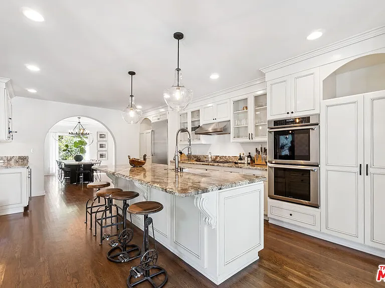956 S Longwood Ave — Photo 18