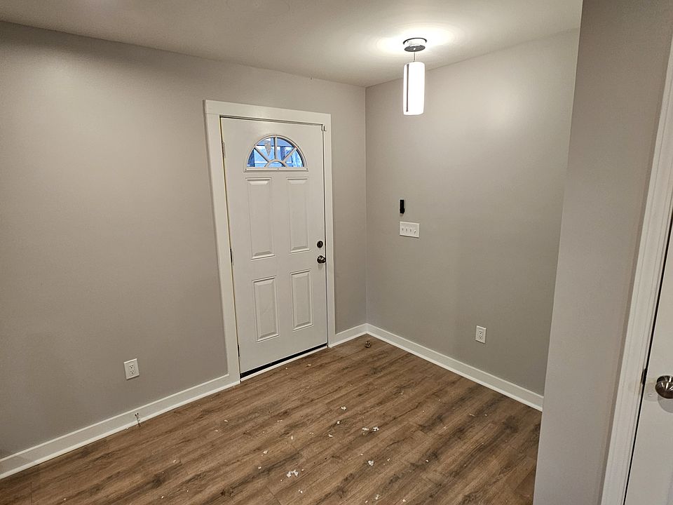 2nd image of 800 Hall St NW