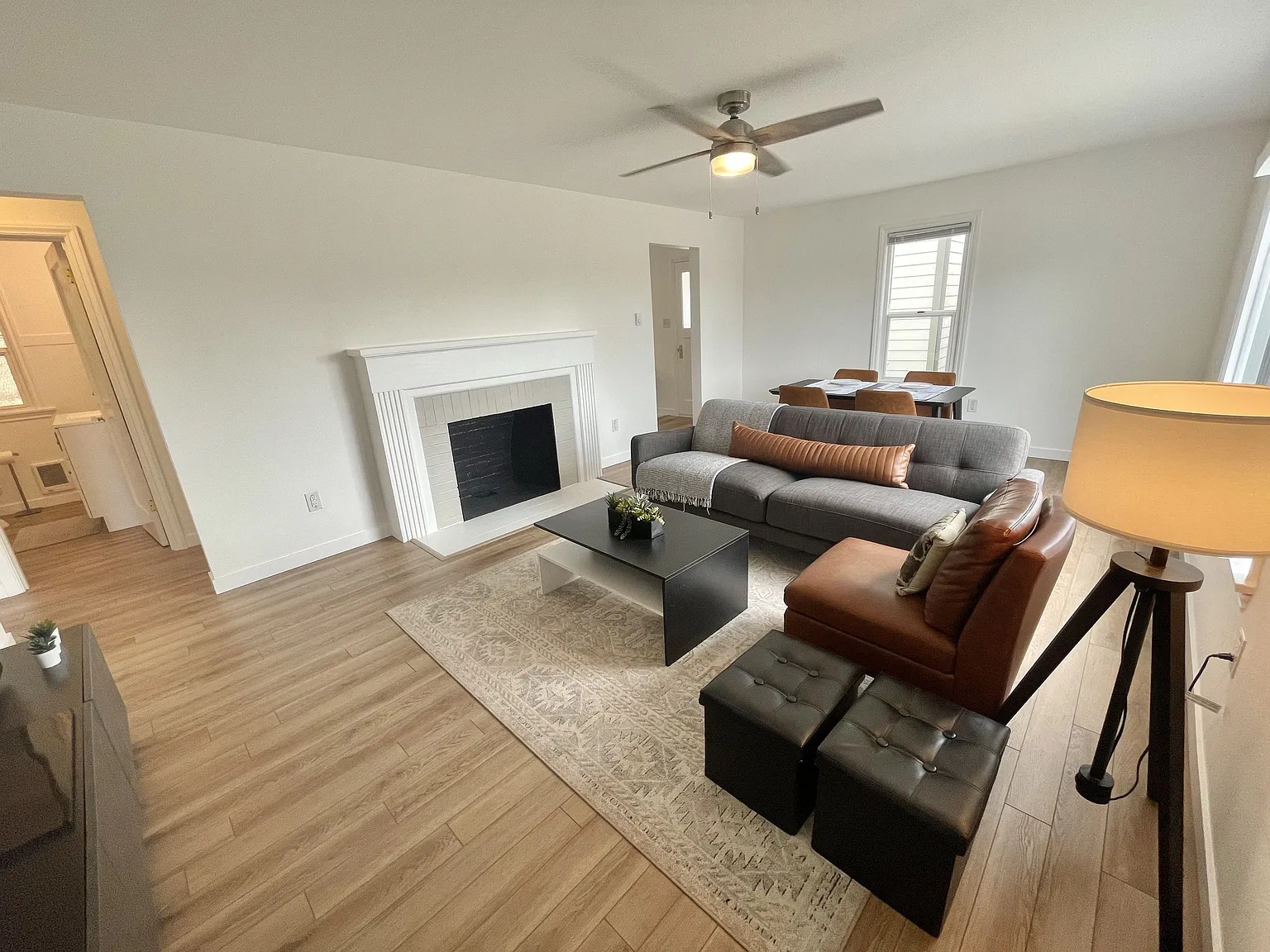 3 bed, 2.0 bath, 1620 sqft, $2,995 — Photo 2