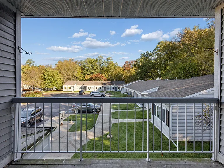 Parchment Point Townhomes — Photo 14