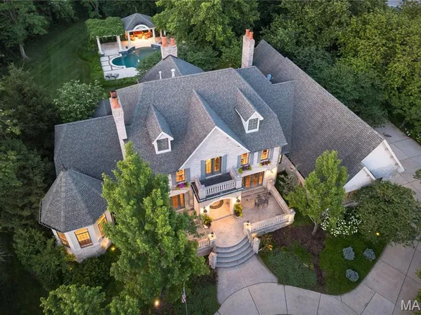 135 Ballas Ct, Saint Louis, MO 63131