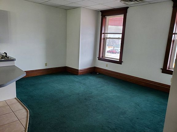 3rd image of 1323 Ludington St APT 203