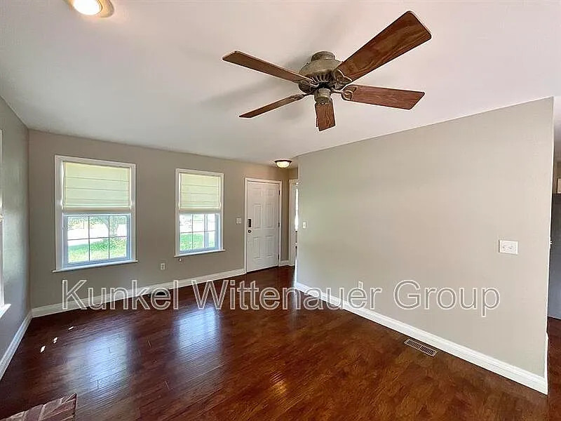 3 bed, 3.5 bath, 2070 sqft, $2,325 — Photo 4