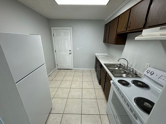 5th image of 407 Schubert Dr #A