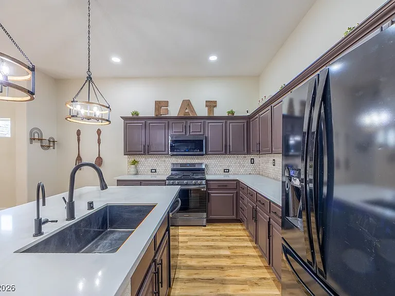 8217 Cabin Springs Ave — Photo 2