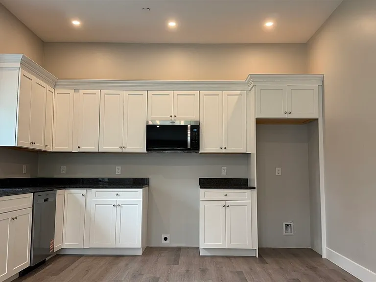 251 Sladen St #307 — Photo 15