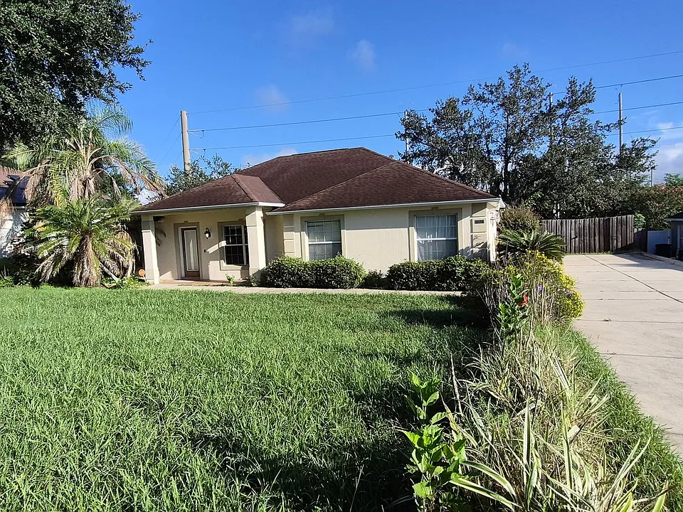 10037 Crenshaw Cir