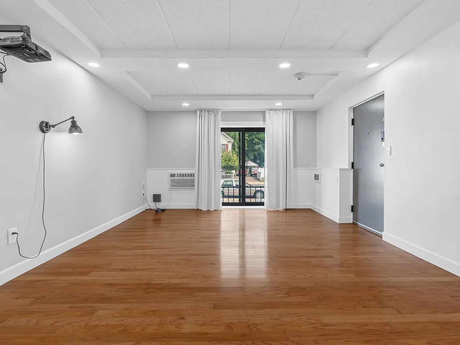 2 bed, 1.0 bath, 923 sqft, $2,650 — Photo 3