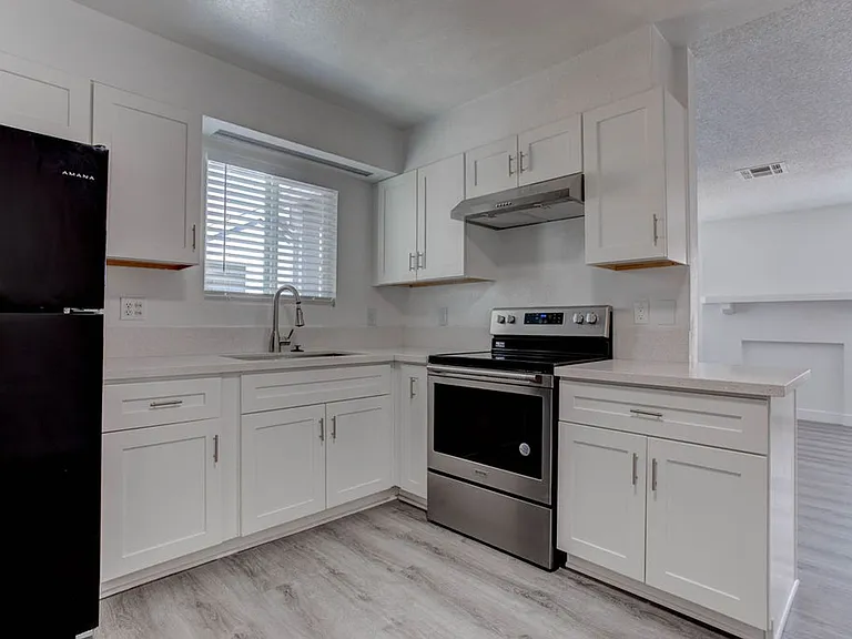 921 Snug Harbor St — Photo 8