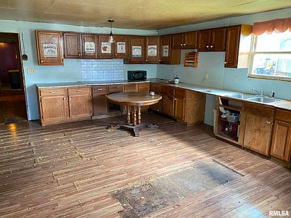 2nd image of 1019 E Walnut St