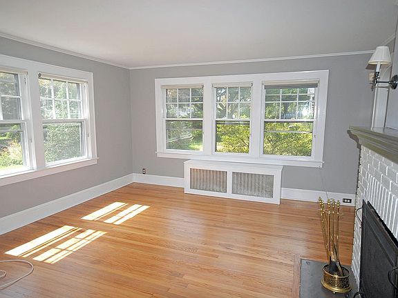 5th image of 31 Eversley Ave