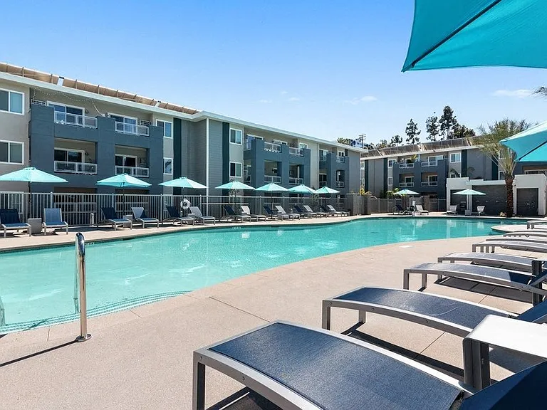 Pointe Luxe Apartment Homes — Photo 14