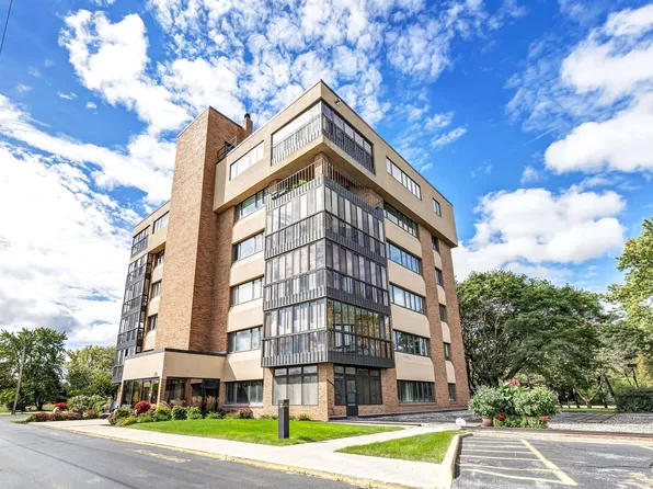2130 Lost Dauphin Rd Unit 4N, De Pere, WI 54115