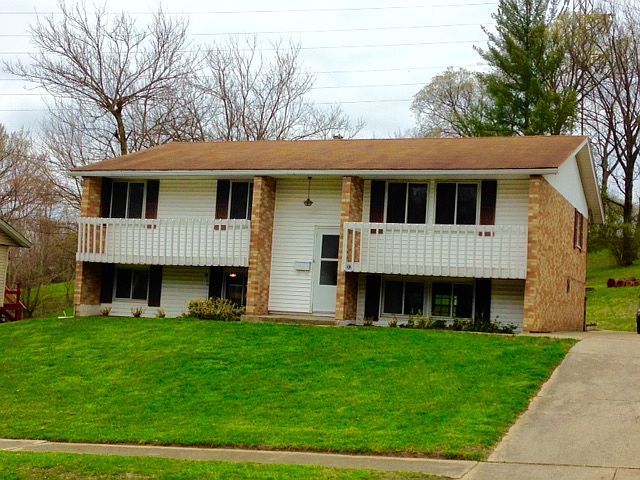 1st image of 32 Yellowdale Dr