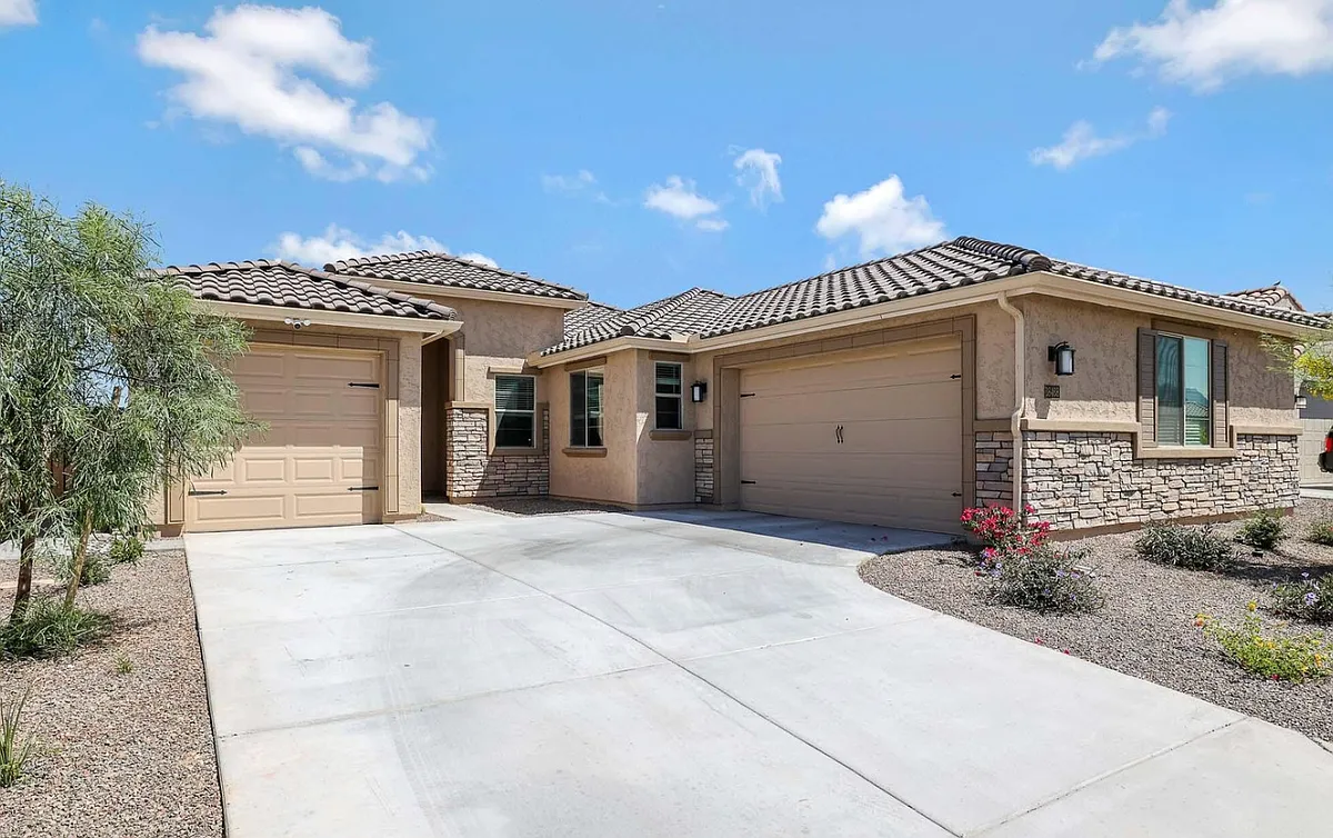 Building Photo - 18468 W Brookwood Dr