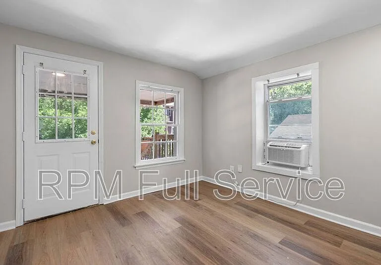 325 54th Ave N #E — Photo 8