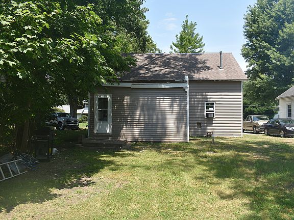 3rd image of 415 W Main St