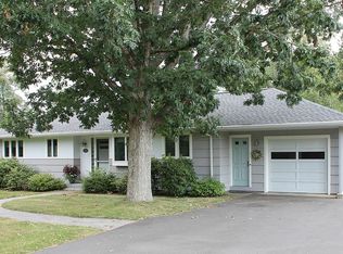 314 Vineyard Point Rd, Guilford, CT 06437