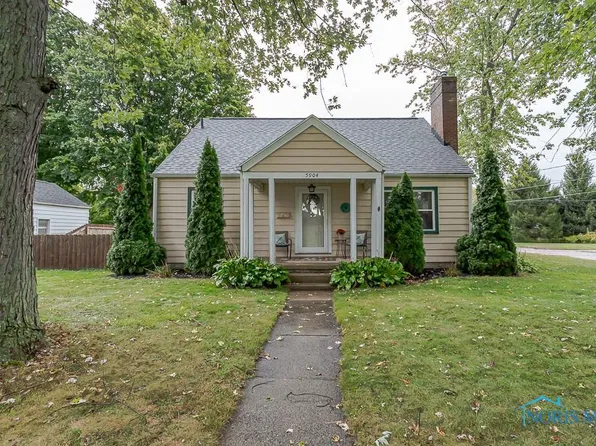 5904 Highland View Dr, Sylvania, OH 43560