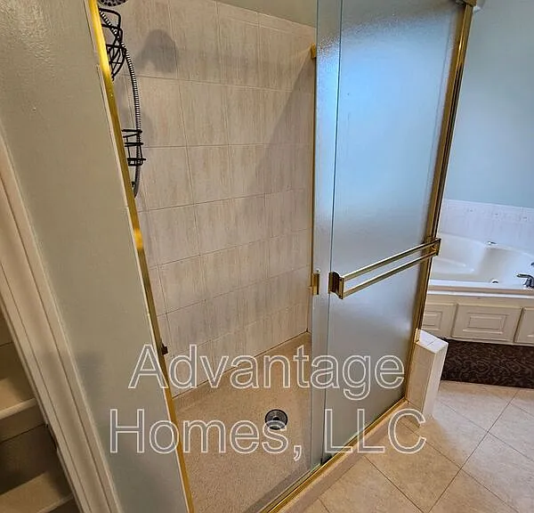 14117 Parkhill Ln — Photo 39