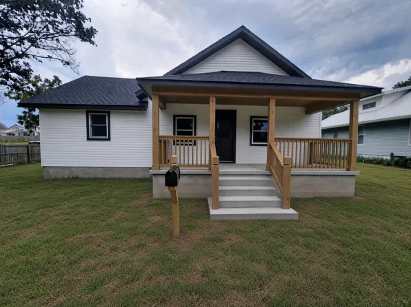 813 Harlan St, Falls City, NE 68355