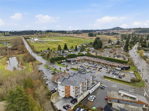 7098 Wallace Dr #301, Central Saanich, BC V8M 1G9
