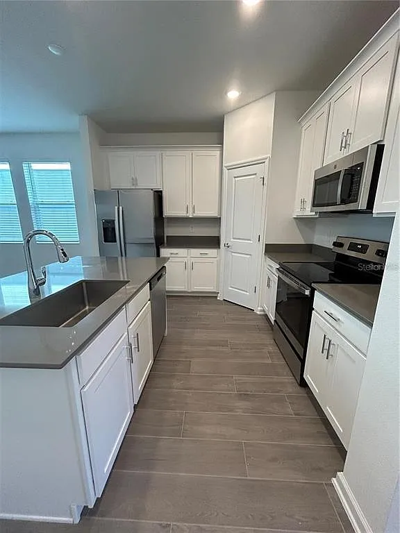 4 bed, 3.0 bath, 2023 sqft, $2,450 — Photo 4