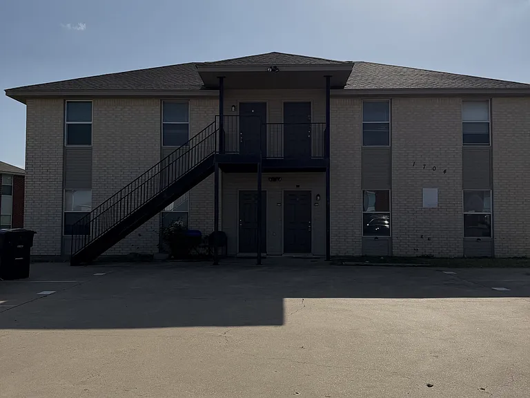 1704 Spring Rose Cir #B — Photo 2