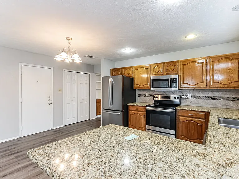 1435 Colborne Dr — Photo 9