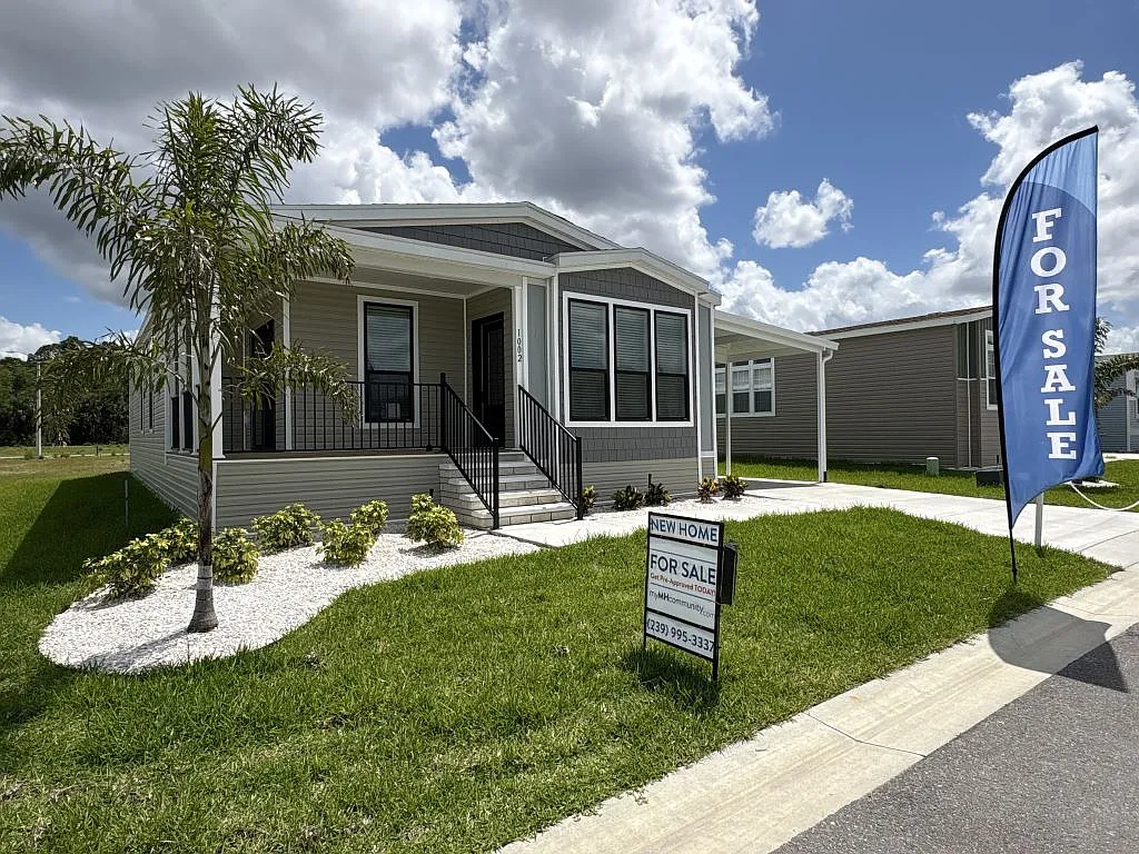 3 bed, 2.0 bath, 1460 sqft, $1,599 — Photo 4