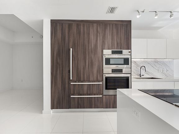 4th image of 851 NE 1st Ave #2506