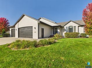 809 S Outlook Dr, Sioux Falls, SD 57106