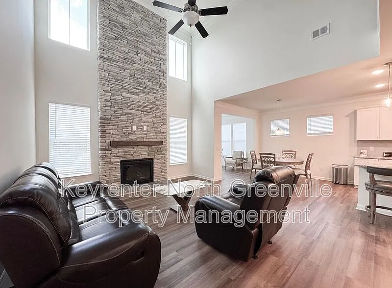 4 bed, 2.5 bath, 2525 sqft, $2,550 — Photo 3