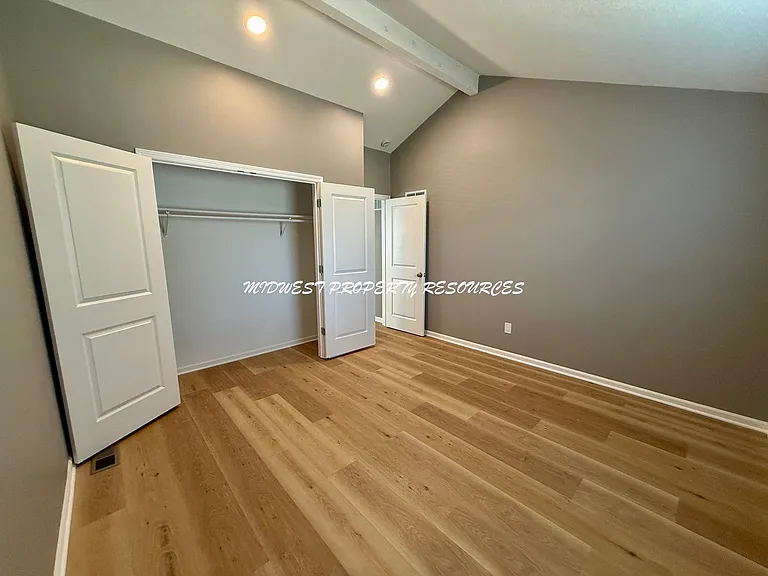 203 NW Market Pl #B — Photo 9