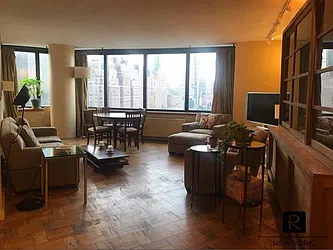 Rented by R New York