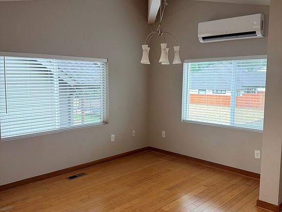 5th image of 720 NE 34th Pl