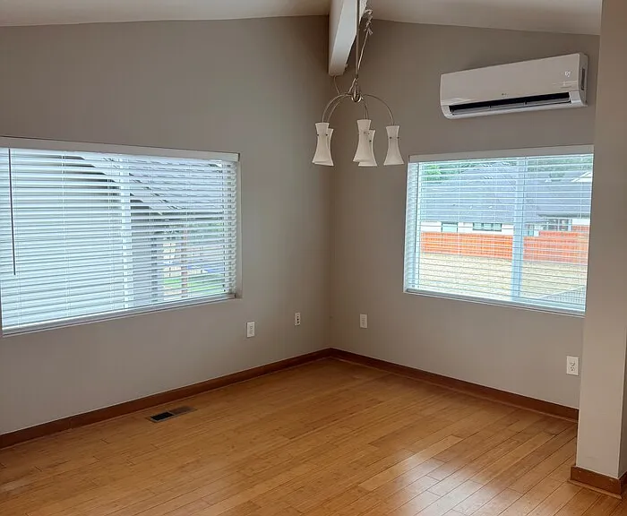 720 NE 34th Pl — Photo 5