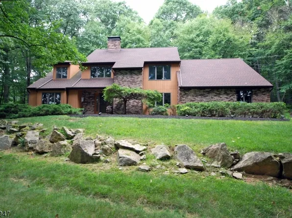 8 Melody Ln, White Twp., NJ 07823