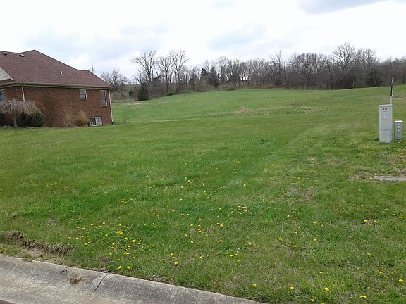 2nd image of 70 Oak Tree Way
