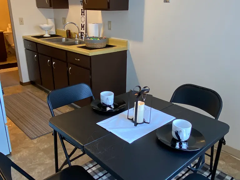 Amberwood Apartments — Photo 14