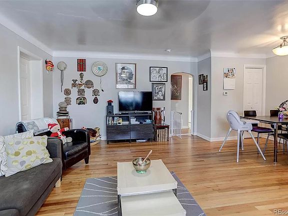 Main room, ceiling fan.