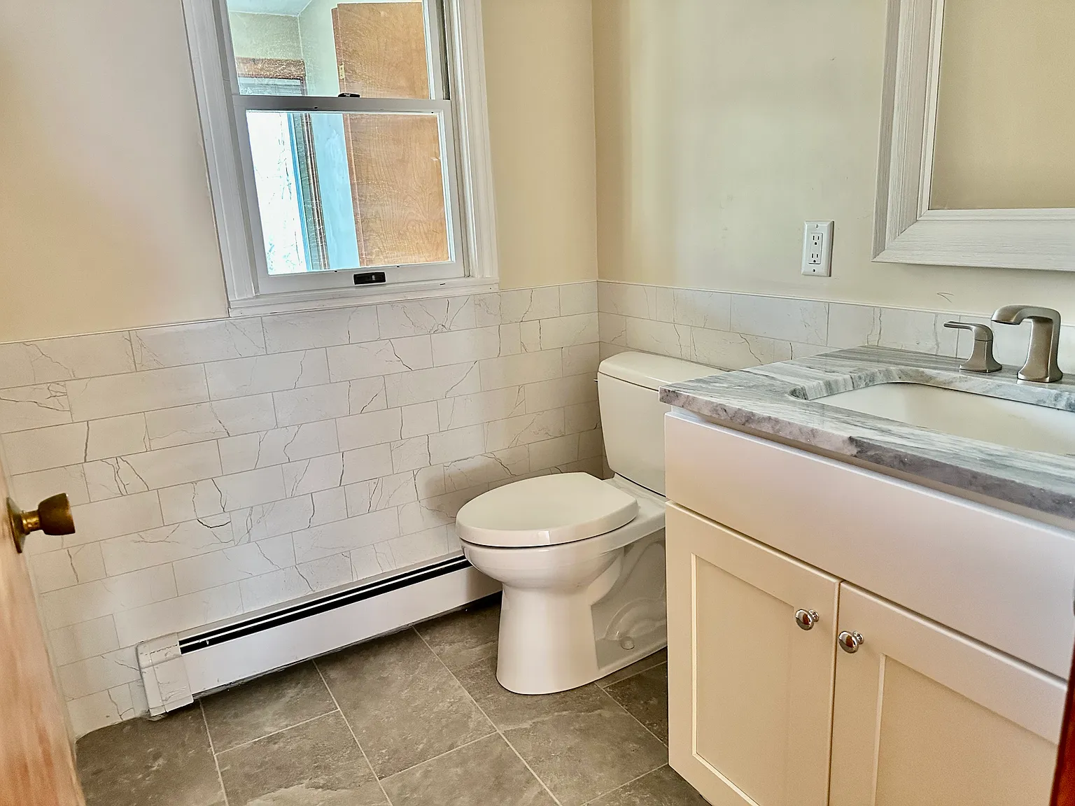 3 bed, 1.5 bath, 1600 sqft, $4,100 — Photo 4
