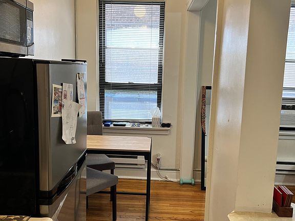 2nd image of 3342-3345 N Marshfield Ave #27