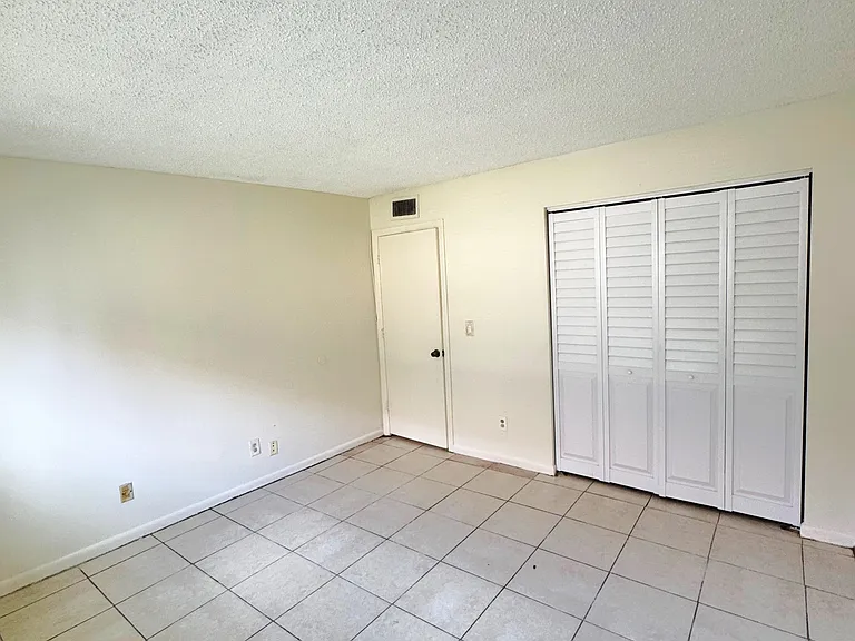 932 W Kalmia Dr — Photo 8
