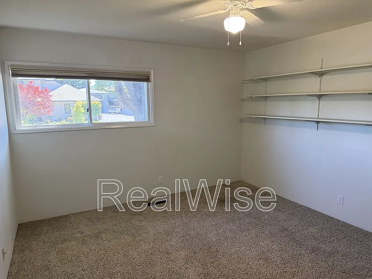 710 NW Midland Ave — Photo 25