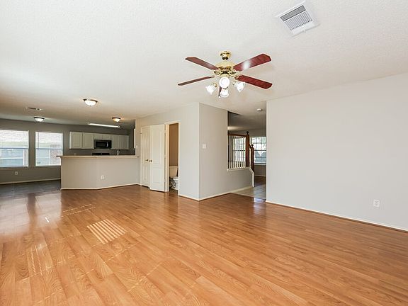 4th image of 735 Cedarwood Dr