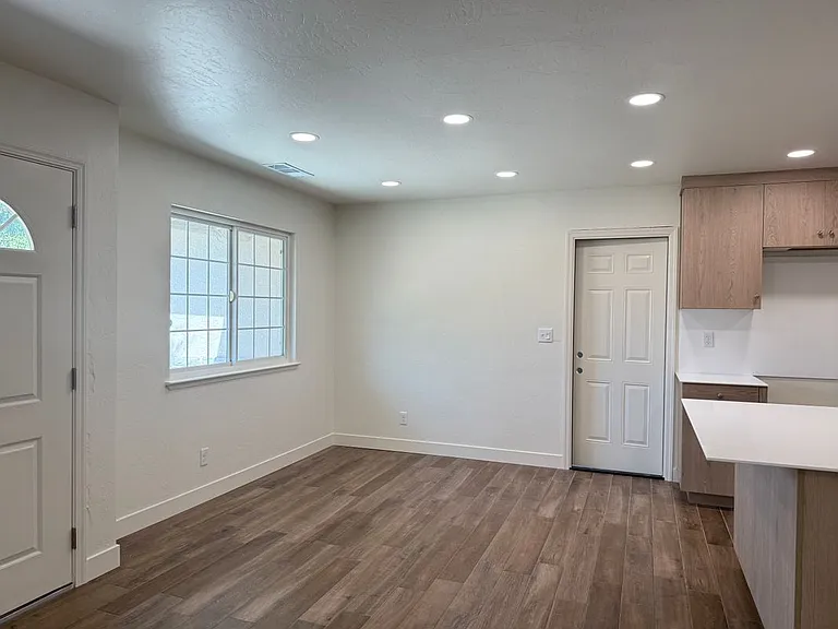 1459 E Kern Ave — Photo 7