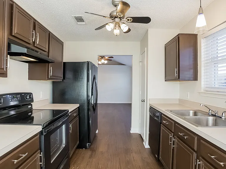 2370 Stagecoach St — Photo 5
