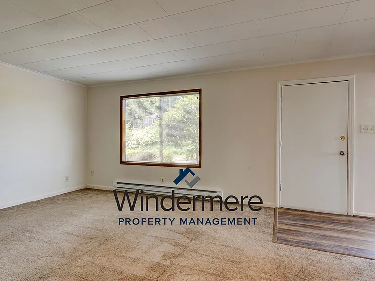 M1548: 865 N Oak Harbor St — Photo 6