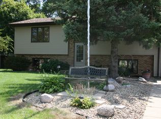 825 Meadowwood Dr N, Brooklyn Park, MN 55444